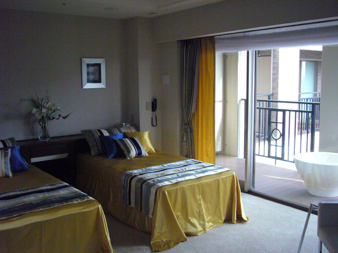 おしゃれなオーダーカーテン介護施設施工事例